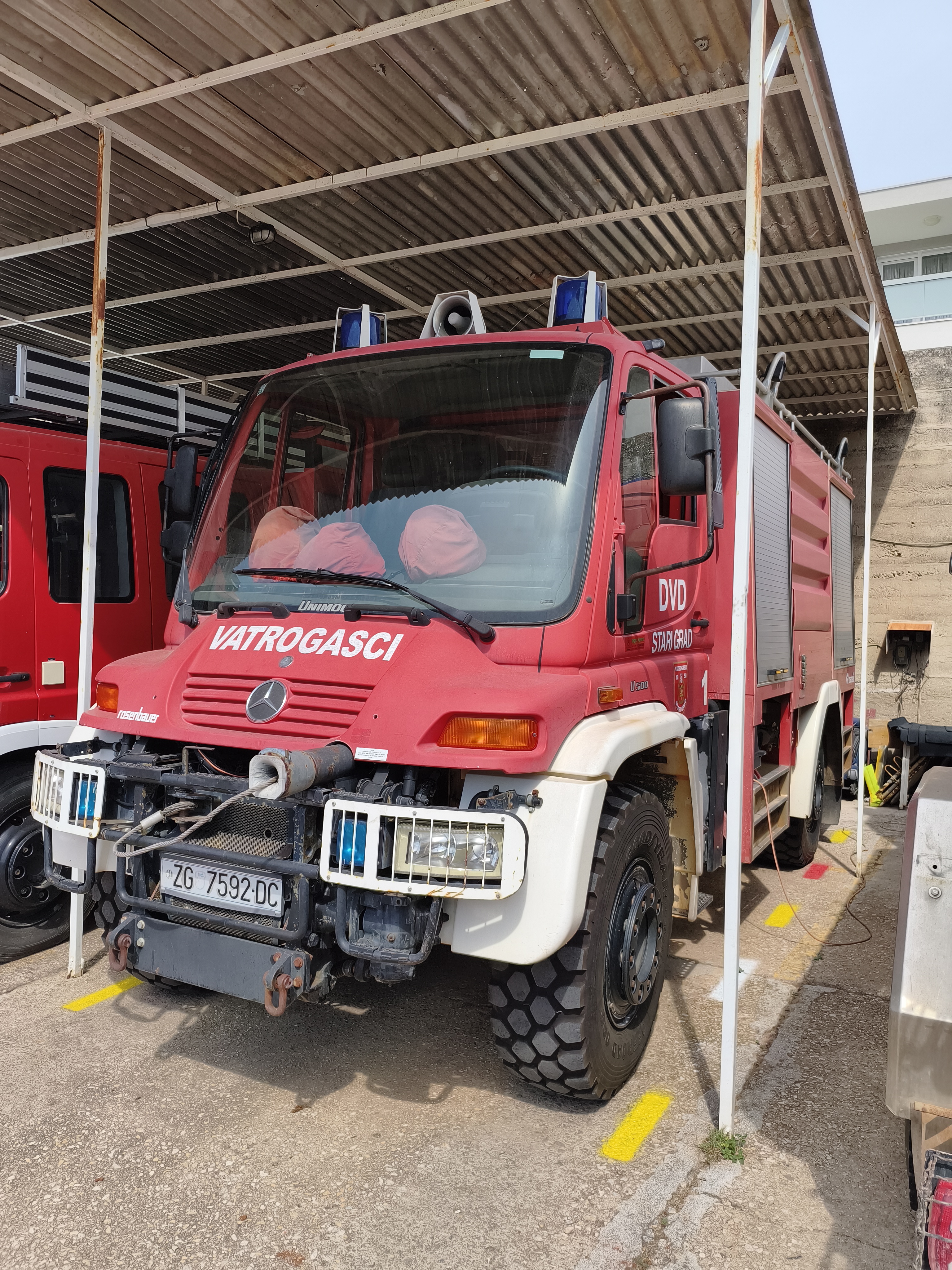 Vatrogasno vozilo FAROS 1, Mercedes-Benz Unimog U-500, DVD Stari Grad
