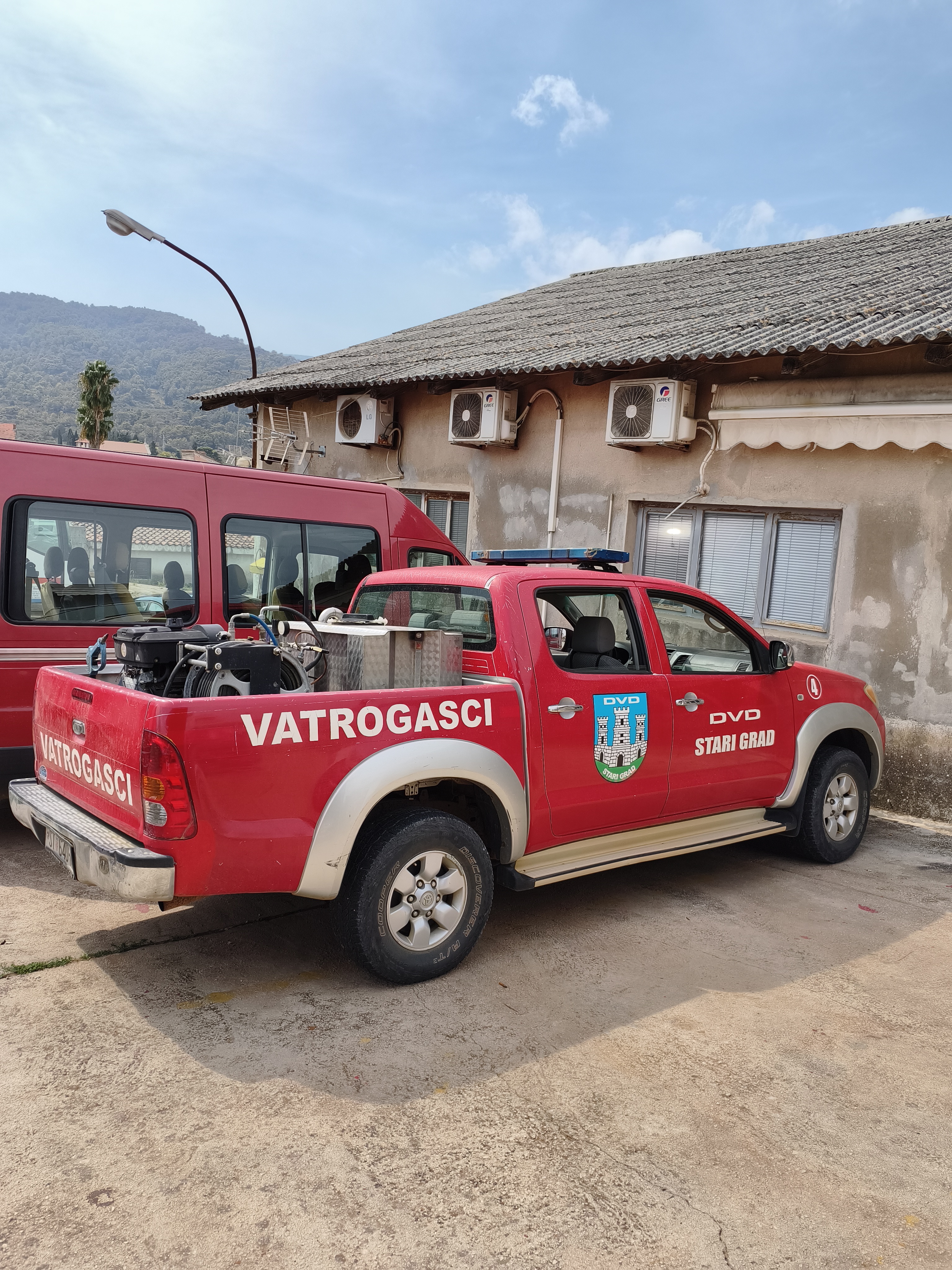Vatrogasno vozilo FAROS 4 ZV, Toyota Hilux, DVD Stari Grad